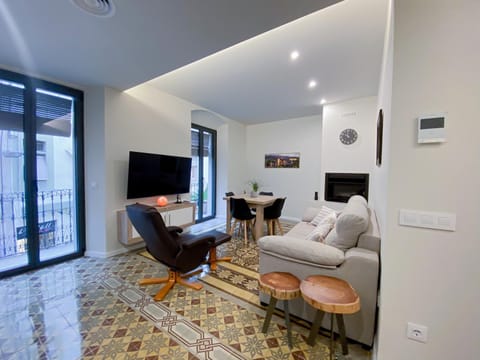 TV and multimedia, Seating area, Dining area