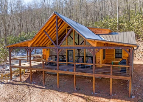 The Preserve Mountain Getaway Cabin Cabin in Aquone