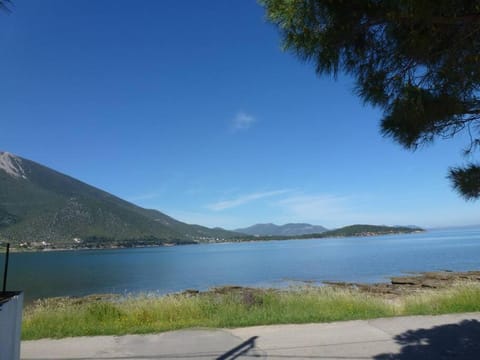 Seafront cottage in Chalkida - 60min from Athens House in Euboea