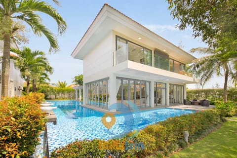 Property building, Garden view, Swimming pool