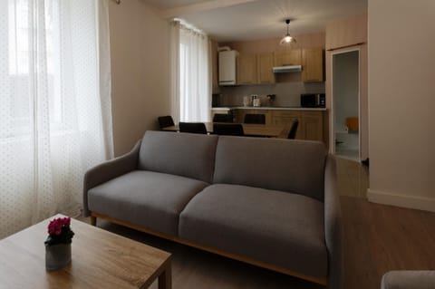 L'Hibiscus Rouge Apartment in Brest