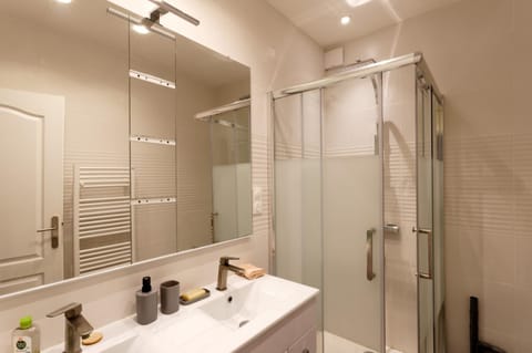 L'Hibiscus Rouge Apartment in Brest