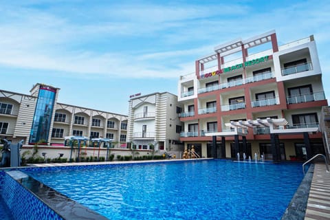 Property building, Day, Balcony/Terrace, Beach, Beach, Pool view, Swimming pool, Swimming pool