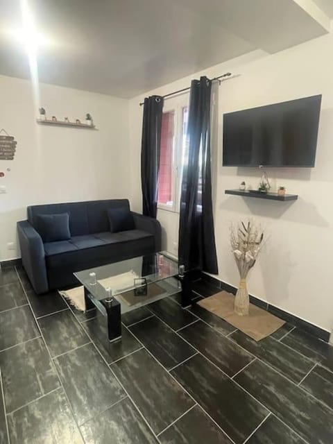 L8 - Villiers-le-Bel proche Aéroport ROISSY CHARLES DE GAULLES & PARIS Apartment in Île-de-France