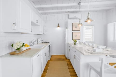 Newport Beach Cottage B House in Balboa Peninsula