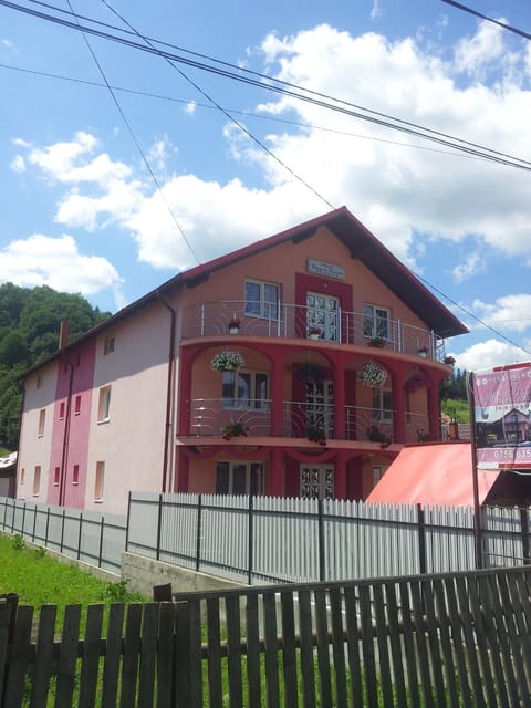 Facade/entrance, Pets