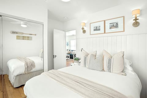 Newport Beach Cottage A House in Balboa Peninsula