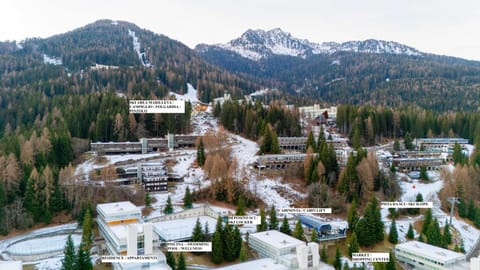 Property building, Skiing, Skiing, Swimming pool