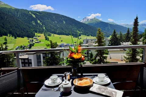 View (from property/room), Balcony/Terrace, Mountain view