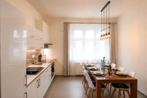 Kitchen or kitchenette, Dining area, pet friendly, stove
