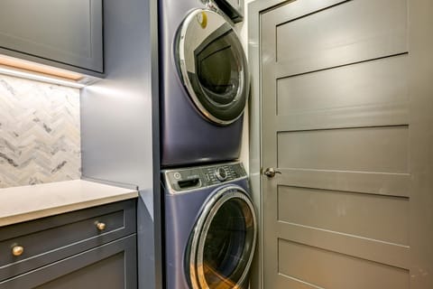 Modern Franklin Studio Prime Downtown Location! Apartment in Franklin