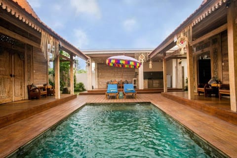 Patio, Day, Pool view, Swimming pool, sunbed