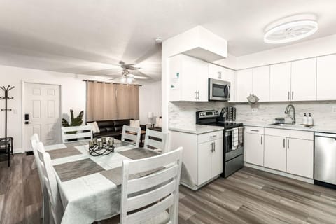 Sunrise Getaway House in Lauderhill