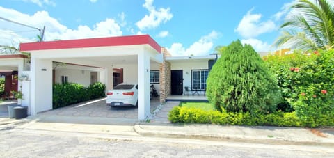 Property building, Facade/entrance, Street view, Parking