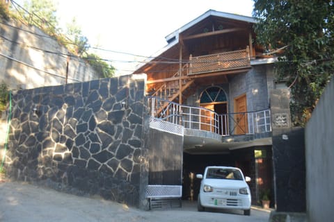 Property building, Day, Parking