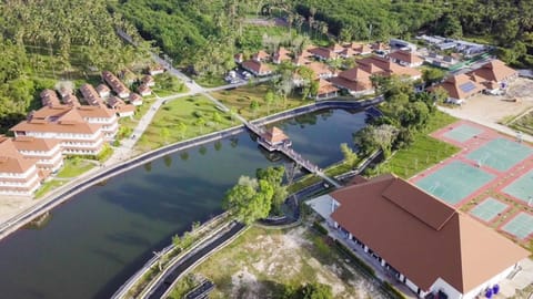 Property building, Day, Natural landscape, Bird's eye view, Lake view, Location