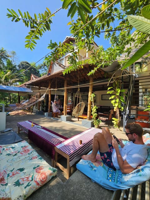 People, Balcony/Terrace, Balcony/Terrace, Garden view