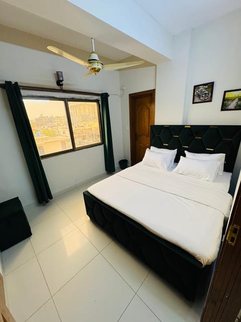 Property building, View (from property/room), View (from property/room), Bedroom, Family, Family, Family