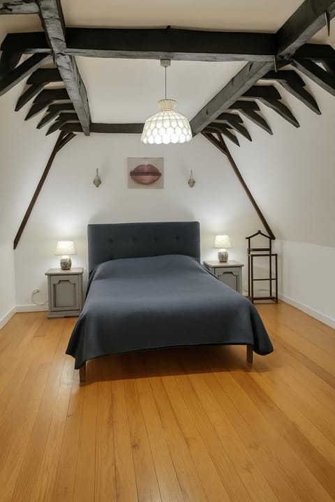 Bed, Photo of the whole room, Bedroom, heating