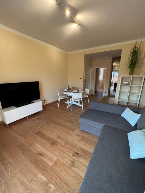 TV and multimedia, Living room, Dining area