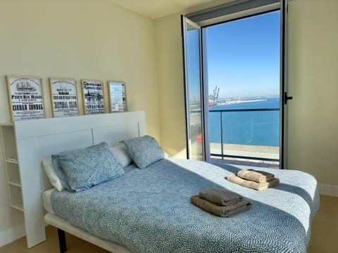 Photo of the whole room, Bedroom, Sea view