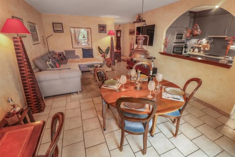 Living room, Dining area
