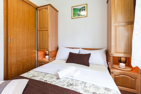 Plitvice House Milan Bed and Breakfast in Jezerce