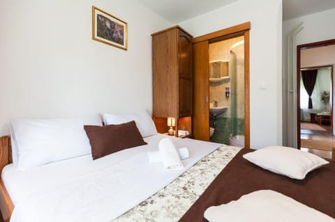 Plitvice House Milan Bed and Breakfast in Jezerce