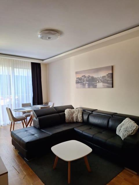 Communal lounge/ TV room, Living room, Dining area