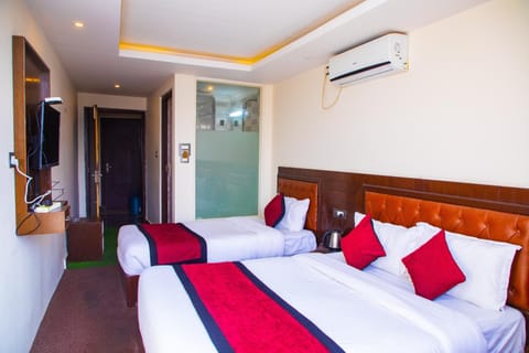 Bed, TV and multimedia, Photo of the whole room, Evening entertainment, Bedroom, air conditioner