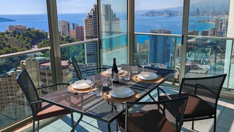 View (from property/room), Dining area, City view, Sea view