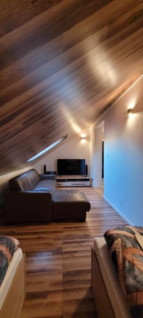 TV and multimedia, Photo of the whole room