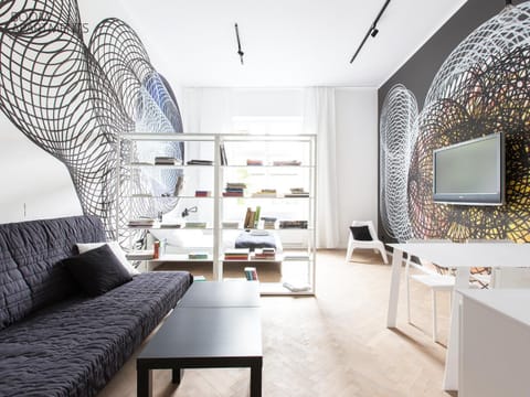 TV and multimedia, Kitchen or kitchenette, Photo of the whole room, Seating area, Bedroom