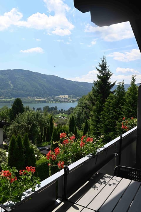 View (from property/room), Lake view, Mountain view
