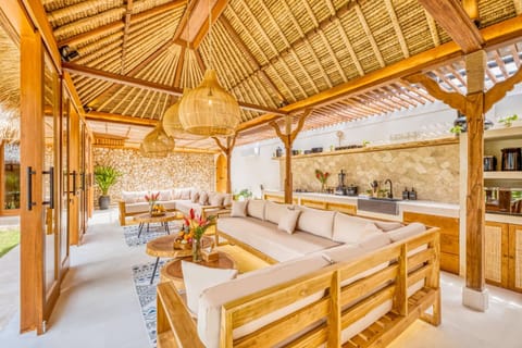 Villa Tango - New Luxurious 7BDR Prime Location Villa in Kuta