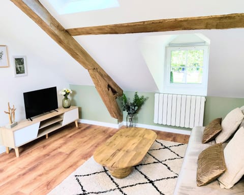 JOLI & MANSARDÉ - Le Jardin de l'Evêché a votre Fenêtre Apartment in Lisieux