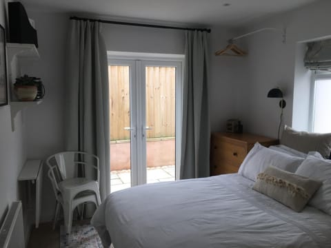 Cedar Shade Cottage Ensuite Private Annexe with Parking Bed and Breakfast in Sidmouth