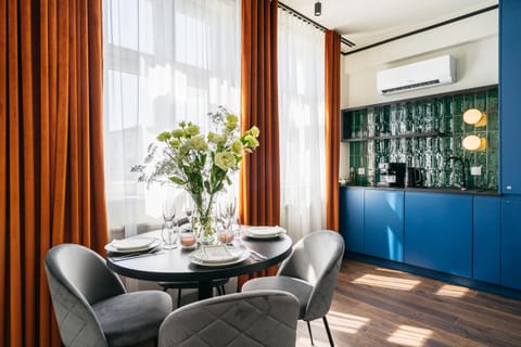 Kitchen or kitchenette, Dining area, air conditioner