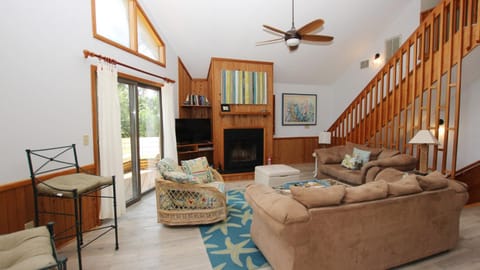 Soundside, 5 Bedrooms, 3 Bathrooms -325, CVille House in Corolla