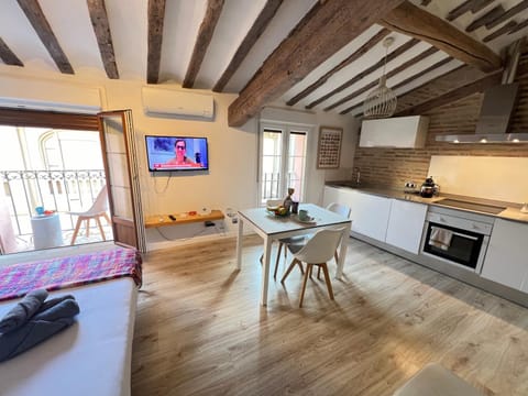 Communal lounge/ TV room, Kitchen or kitchenette, Dining area