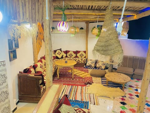 Seating area, Internal: Not applicable to any particular room