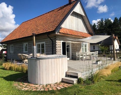 Dom z Bieszczad na Kaszubach - całoroczny dom z balią ogrodową House in Pomeranian Voivodeship