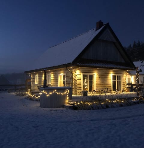 Dom z Bieszczad na Kaszubach - całoroczny dom z balią ogrodową House in Pomeranian Voivodeship