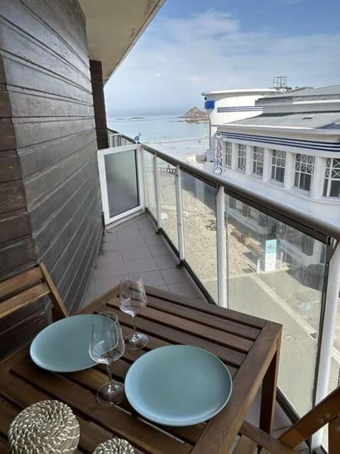 Property building, Balcony/Terrace