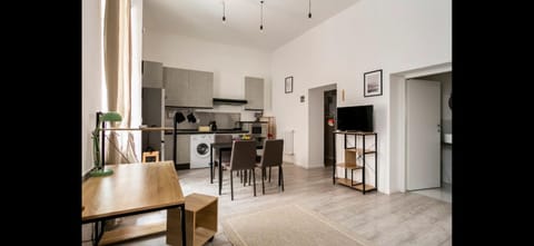 TV and multimedia, Kitchen or kitchenette, Living room