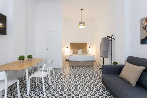 Holidays2Malaga Picasuss Loft New Built Close Huelin Beach and Promenade Apartment in Malaga