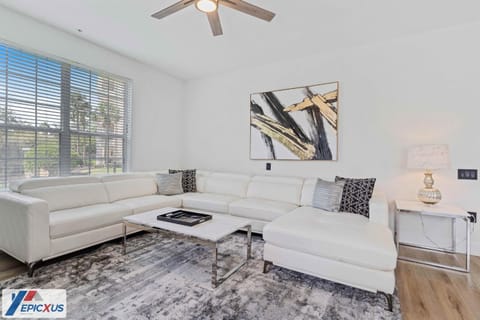 The Epic Madrid Vista Cay Orlando Apartment in Highlands Reserve