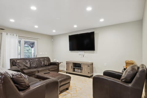 Spacious Pine Mountain Lake Cabin Rental with Decks Cabin in Groveland