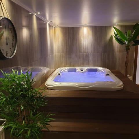 Hot Tub, Spa and wellness centre/facilities, towels