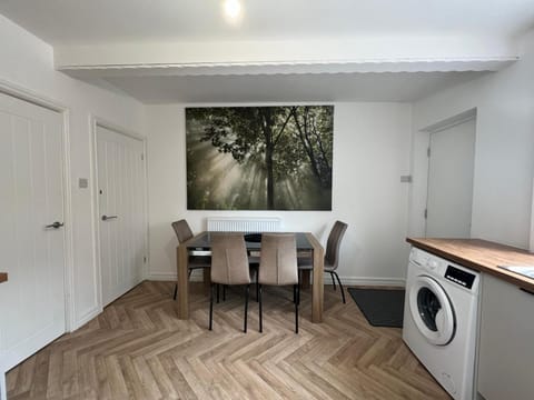 Cosy Fresh New Refurbished House Apartment in Doncaster